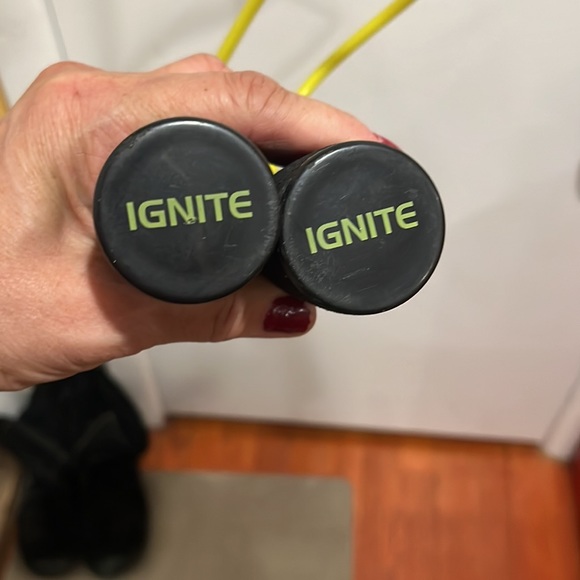 Skipping rope, with dumbbells handles! - Picture 2 of 3